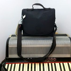 NWT - KIPLING TRUE BLACK LIVE LIGHT INSULATED LUNCH BAG.